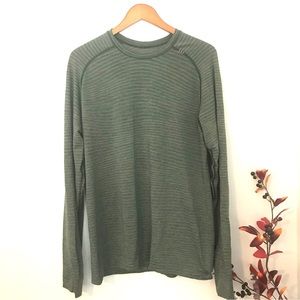 Mens Lululemon large olive green shirt.